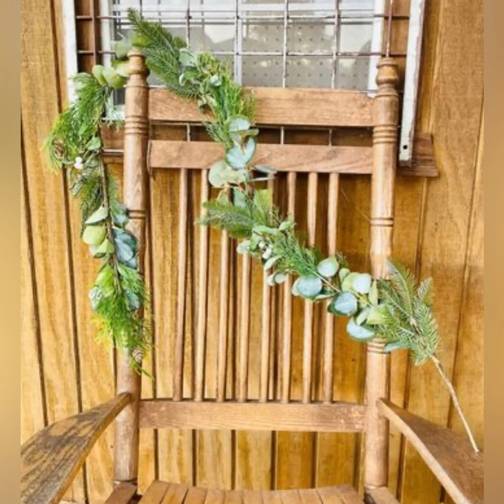 *Mistletoe Mix Artificial Garland